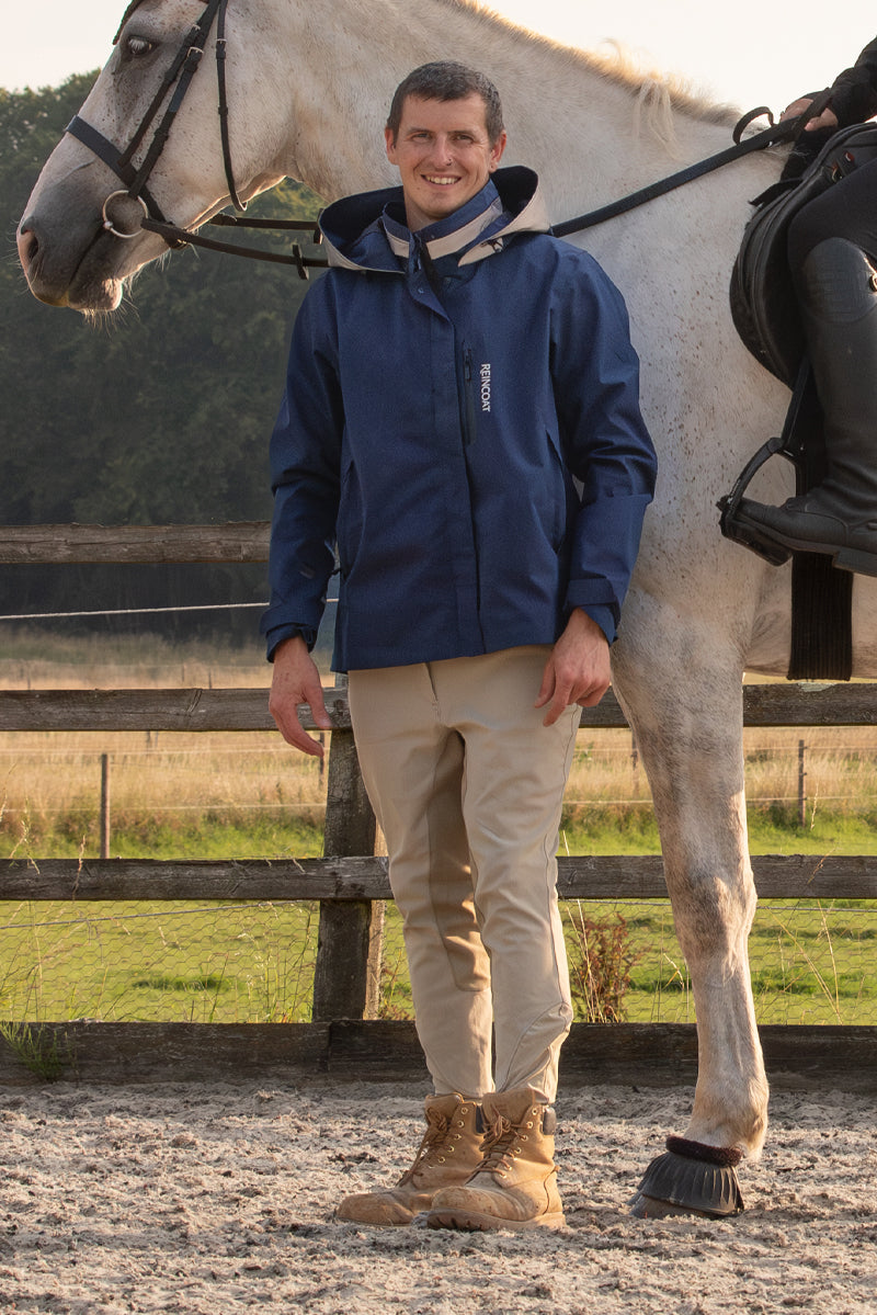 Tristan wearing size M